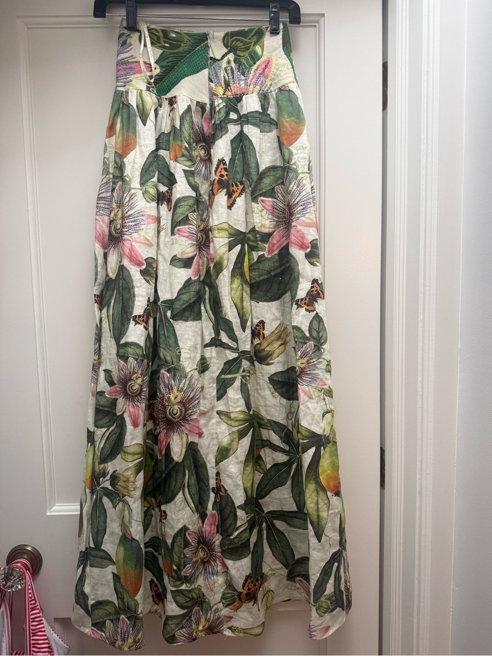 Floral Green linen skirt with embroidery and beading - Picture 5 of 9